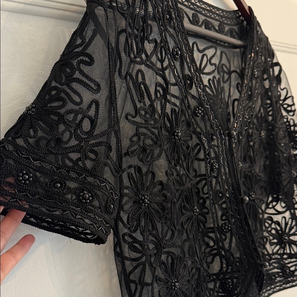 Elegant Black Lace Women Top - Picture 3 of 10